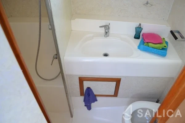 Houseboat - Yacht Charter Sailica