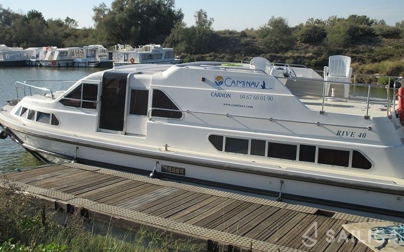 Houseboat - Yacht Charter Sailica