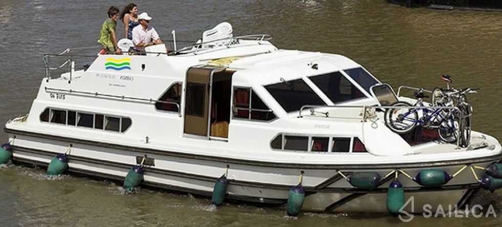 Houseboat - Yacht Charter Sailica