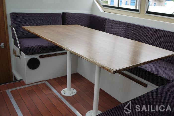 Houseboat - Yacht Charter Sailica