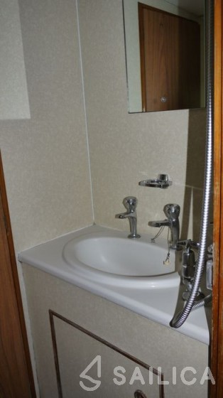 Houseboat - Yacht Charter Sailica