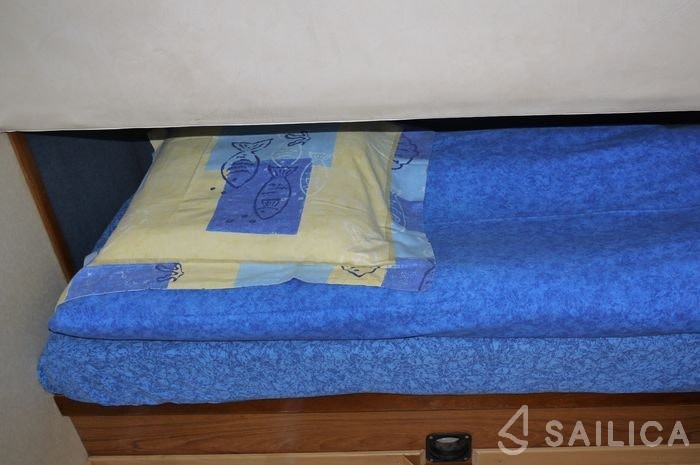 Houseboat - Yacht Charter Sailica