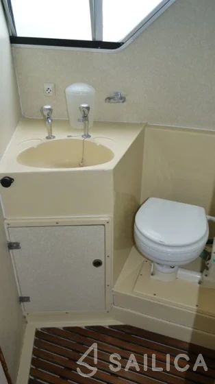 Houseboat - Yacht Charter Sailica