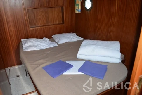 Houseboat - Yacht Charter Sailica