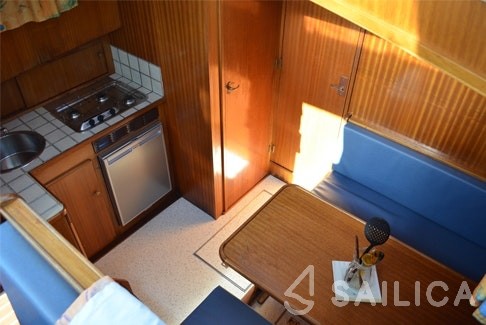 Houseboat - Yacht Charter Sailica