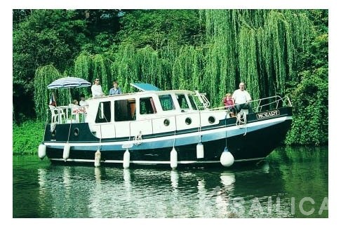 Houseboat - Yacht Charter Sailica