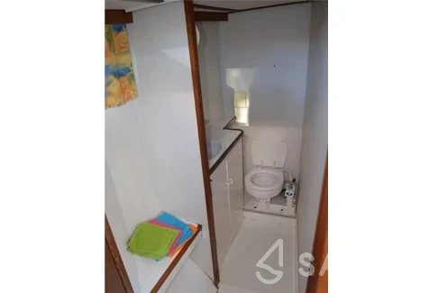 Houseboat - Yacht Charter Sailica
