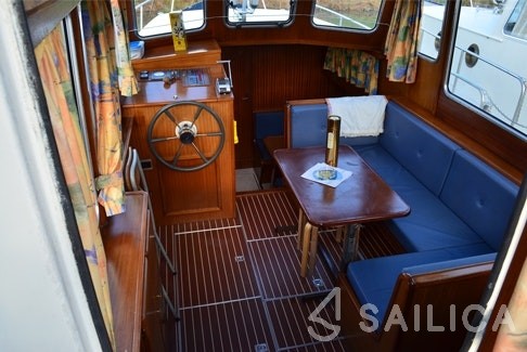 Houseboat - Yacht Charter Sailica