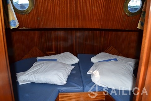 Houseboat - Yacht Charter Sailica