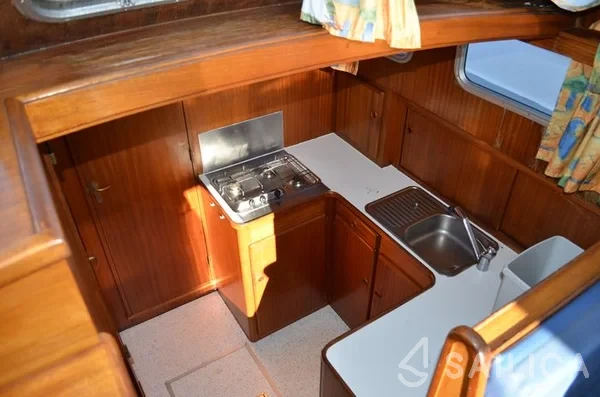 Houseboat - Yacht Charter Sailica