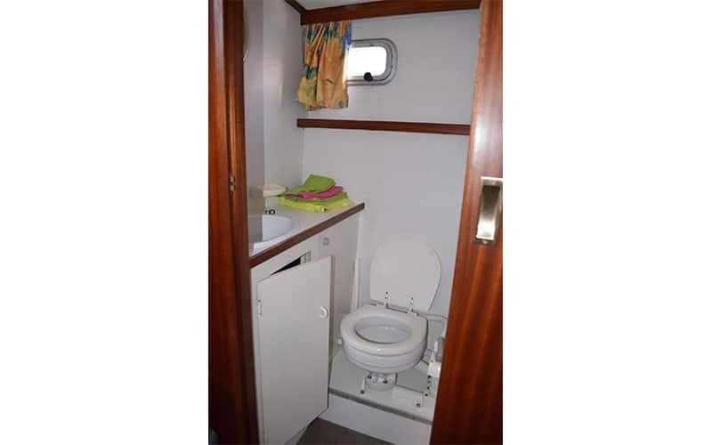 Houseboat - Yacht Charter Sailica