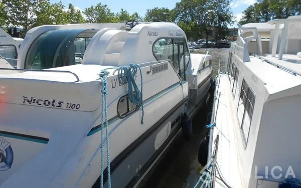 Houseboat - Yacht Charter Sailica