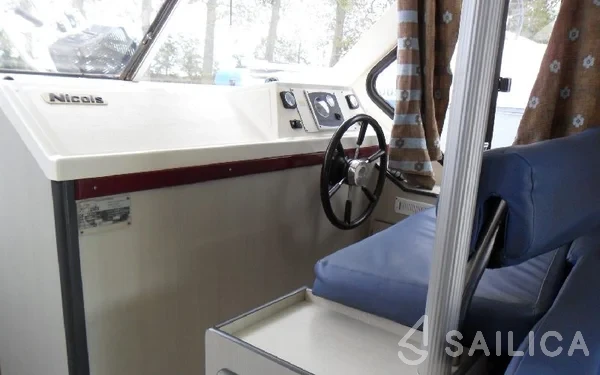 Houseboat - Yacht Charter Sailica