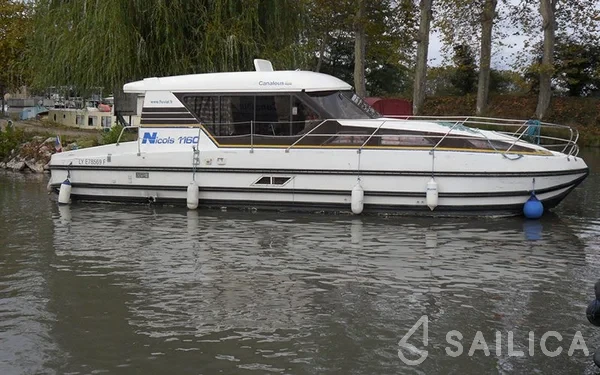 Houseboat - Yacht Charter Sailica