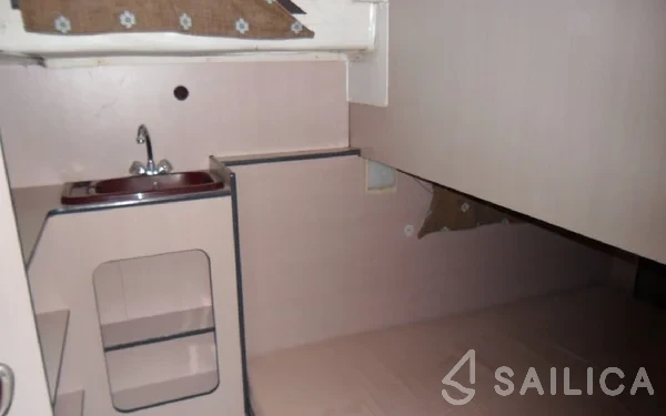 Houseboat - Yacht Charter Sailica