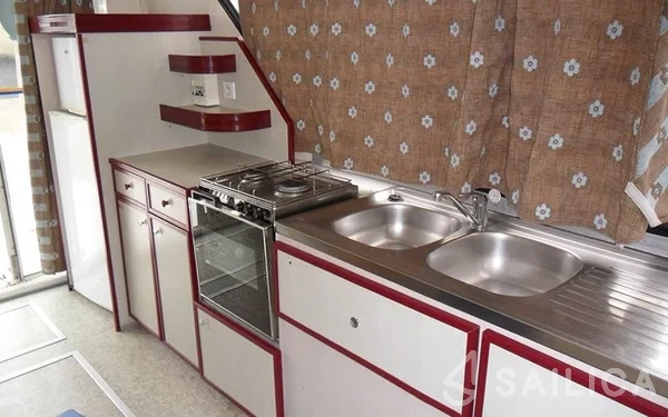 Houseboat - Yacht Charter Sailica