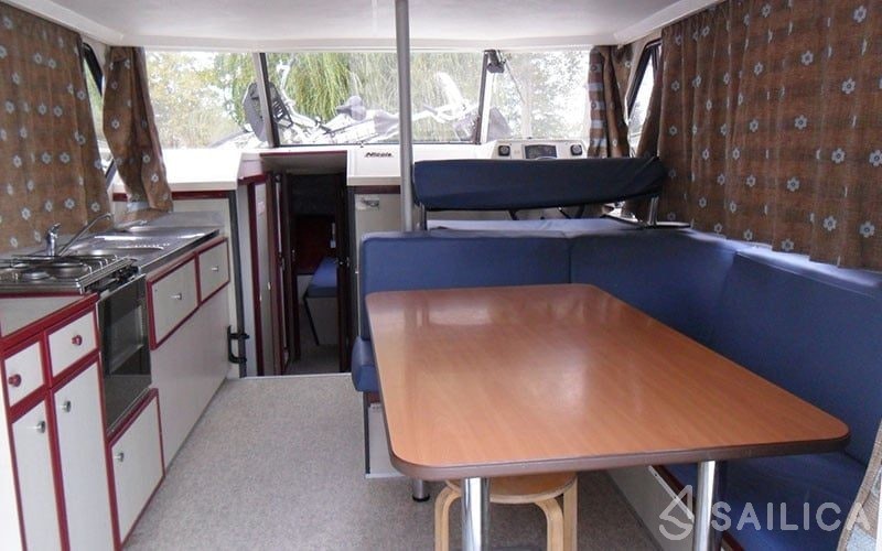 Houseboat - Yacht Charter Sailica