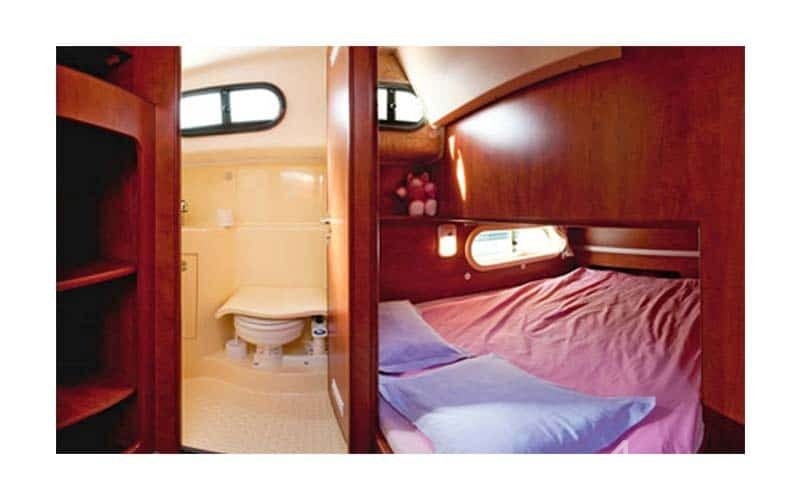 Houseboat - Yacht Charter Sailica