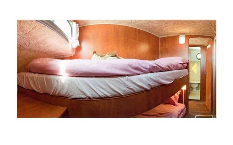 Houseboat - Yacht Charter Sailica