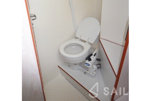 Houseboat - Yacht Charter Sailica