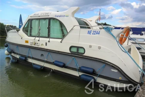 Houseboat - Yacht Charter Sailica