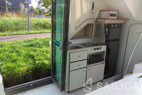 Houseboat - Yacht Charter Sailica