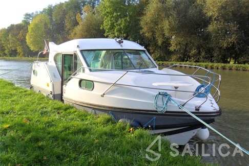 Houseboat - Yacht Charter Sailica