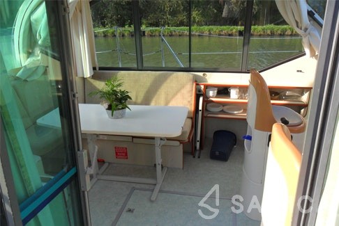 Houseboat - Yacht Charter Sailica
