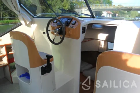 Houseboat - Yacht Charter Sailica