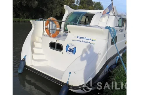 Houseboat - Yacht Charter Sailica