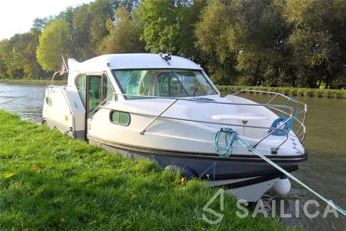 Houseboat - Yacht Charter Sailica
