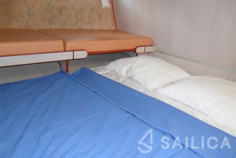 Houseboat - Yacht Charter Sailica