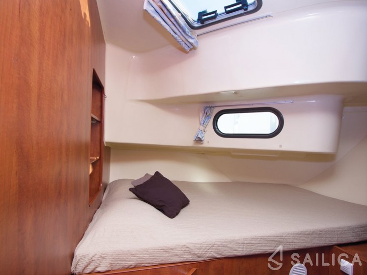 Houseboat - Yacht Charter Sailica