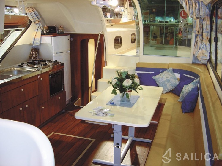 Houseboat - Yacht Charter Sailica