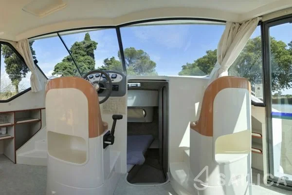 Houseboat - Yacht Charter Sailica