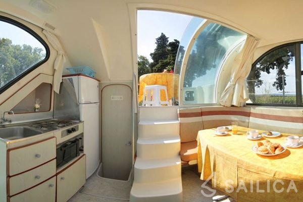 Houseboat - Yacht Charter Sailica
