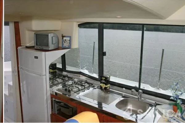 Houseboat - Yacht Charter Sailica