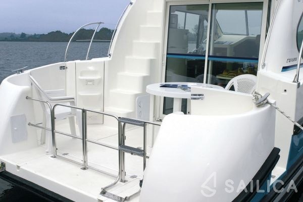 Houseboat - Yacht Charter Sailica