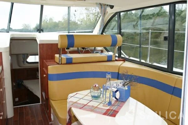 Houseboat - Yacht Charter Sailica