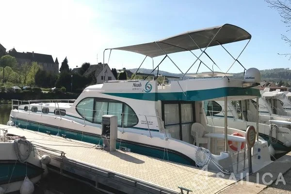 Houseboat - Yacht Charter Sailica