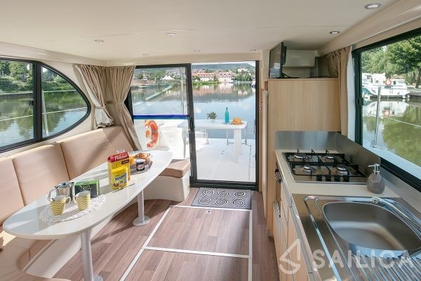 Houseboat - Yacht Charter Sailica