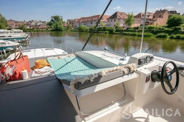 Houseboat - Yacht Charter Sailica