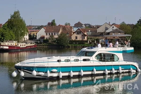 Houseboat - Yacht Charter Sailica