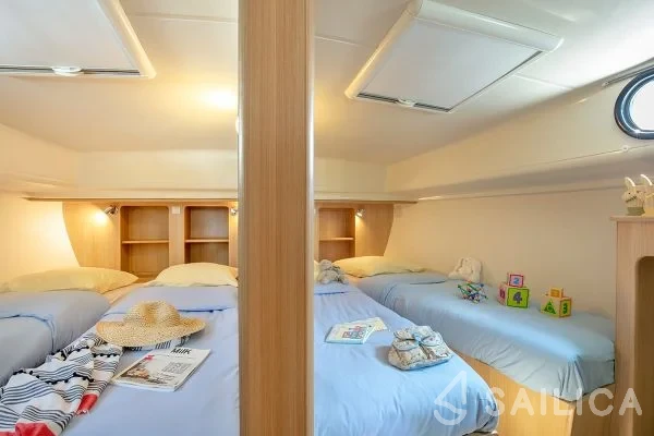 Houseboat - Yacht Charter Sailica