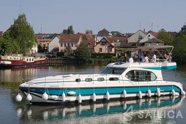 Houseboat - Yacht Charter Sailica