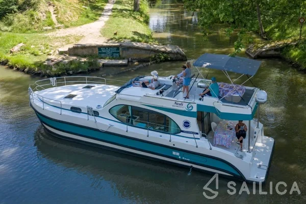 Houseboat - Yacht Charter Sailica