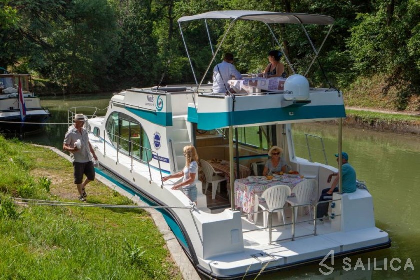Houseboat - Yacht Charter Sailica
