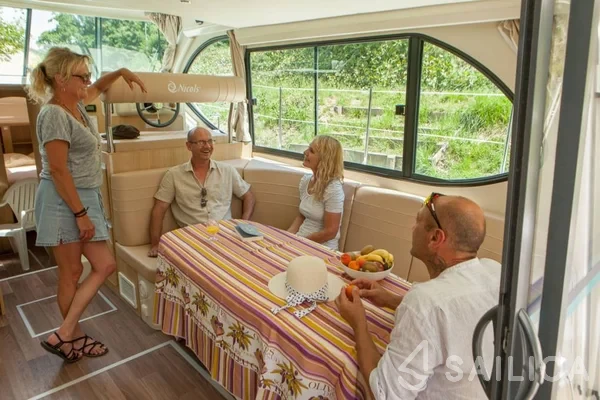Houseboat - Yacht Charter Sailica