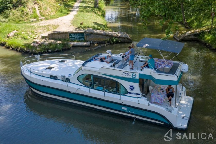 Houseboat - Yacht Charter Sailica
