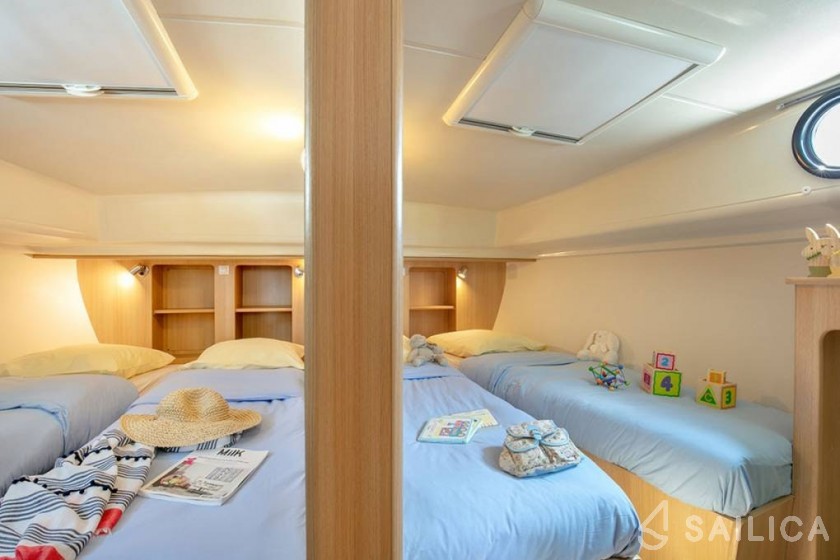 Houseboat - Yacht Charter Sailica
